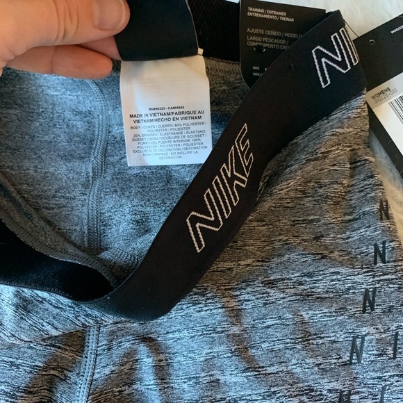 NWT Nike Victory Tight Fit Cropped Legging - Picture 8 of 8